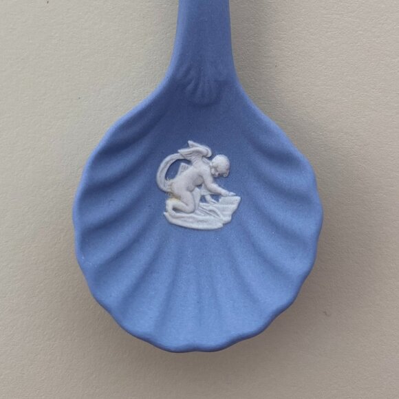 Wedgwood Blue Jasperware Christening Spoon with White Motif - Cupid and Lilies - Picture 3 of 7